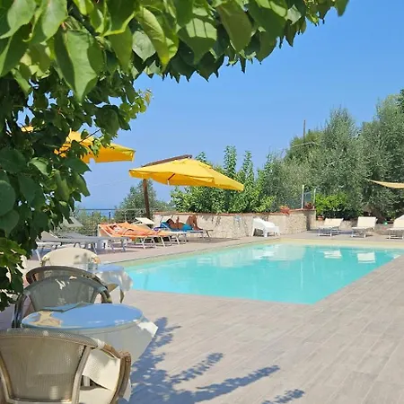 Brandneue In Mit Schwimmbad Apartment Peschici